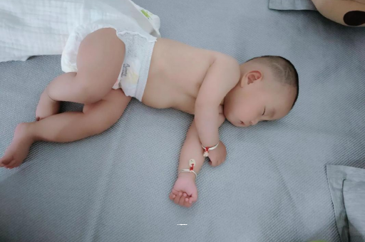 武威几个月宝宝会抬头